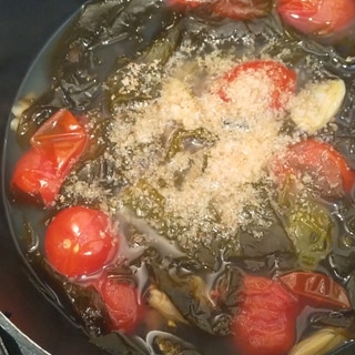 ミニトマトと生ワカメの酸味スープ